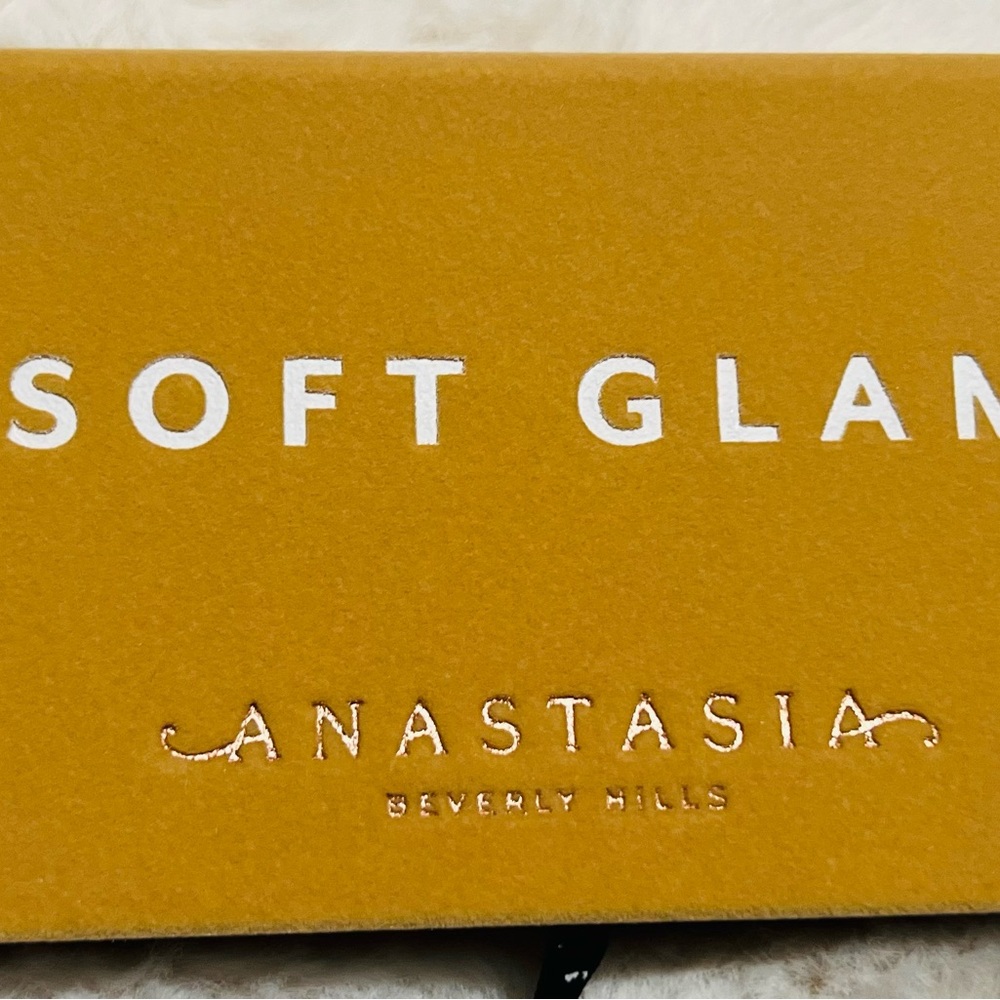 Anastasia Beverly Hills Soft Glam in Mustard Yellow